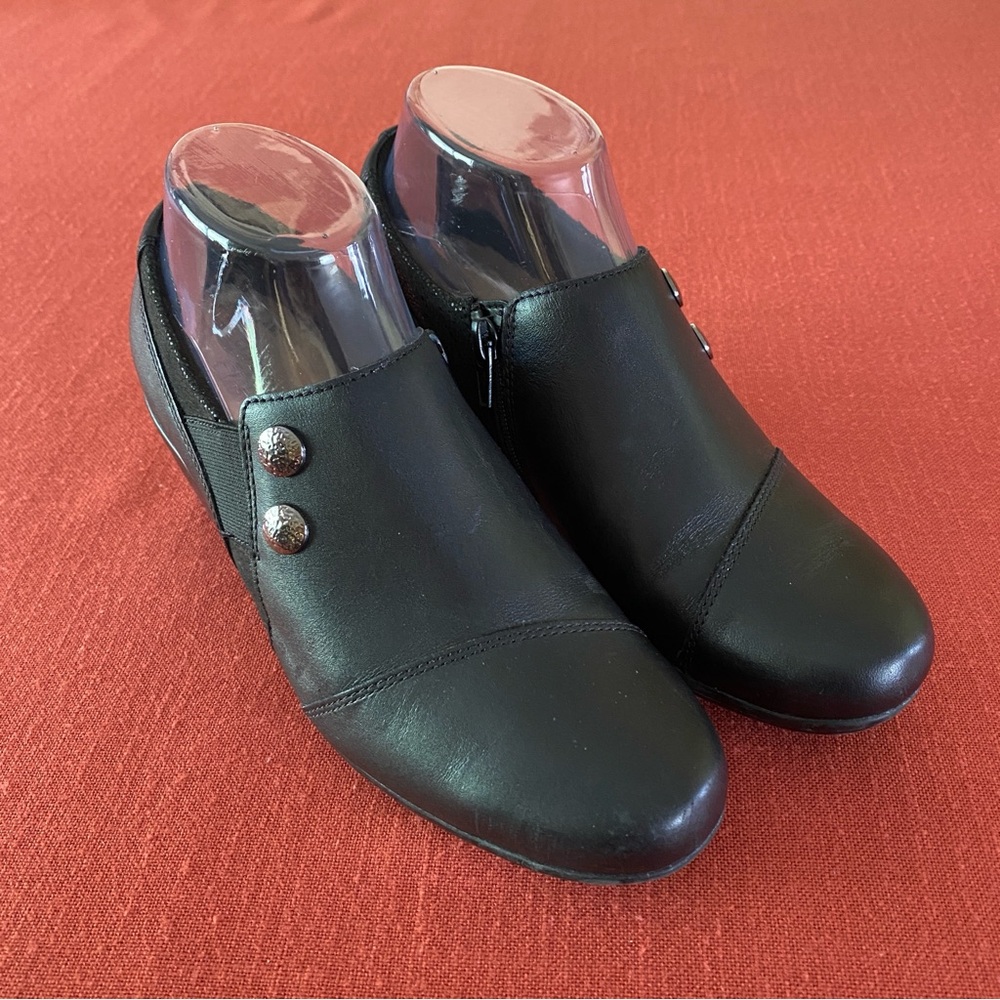 Clarks Ultimate Comfort Collection Black Leather Zip-Up Dress Shoe Size 7.5 M